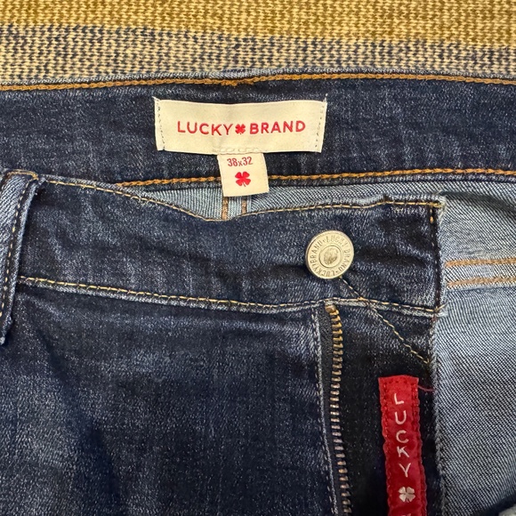 Lucky Brand Men's Easy Rider Boot Cut Jeans. 38x32 - Picture 6 of 8